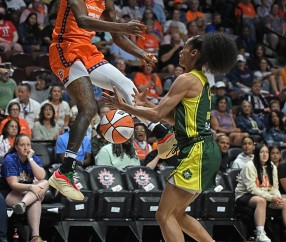 NBA常规赛集结日再迎强敌，菲尼克斯太阳刷新队史纪录，主帅态度——质疑声仍在，更衣室氛围转暖的简单介绍-体育软件